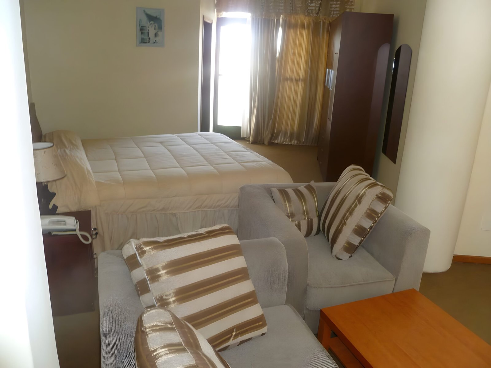 Room (11)